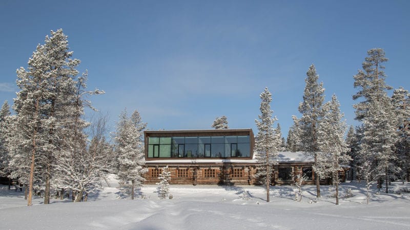 finlande laponie saariselka javry lodge batiment principal excterieur charme luxe hiver o-nord