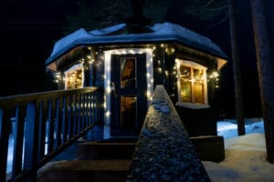 finlande laponie pyha igloo verre charme luxe charme couple famille vue aerienne forets authentique hutte kota o-nord