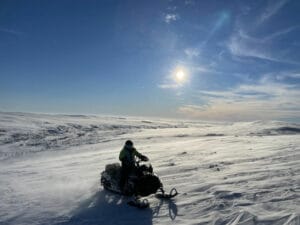 finlande norvege raid motoneige arctique paysage sauvage seul au monde neige ciel soleil o-nord