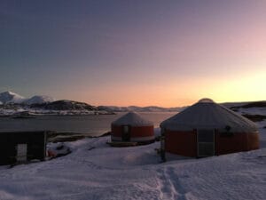 norvege laponie tromso ile de Rebbenesøya yourte typique authentique lever soleil hiver o-nord