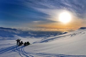 groenland sisimiut motoneige soleil neige poudreuse hiver safari o-nord