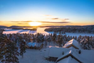 finlande laponie inari hotel wilderness nangu vue aerienne hiver lac neige o-nord