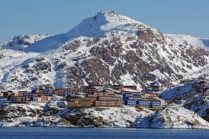 groenland sisimiut ville hiver neige ocean maisons colorees o-nord