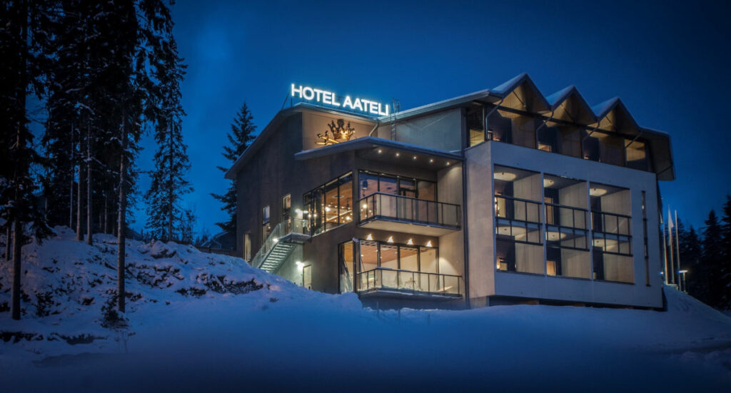 finland kaajani vuokatti vuokatin aateli hotel facade nuit hiver neige voyage o-nord