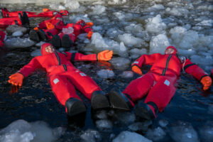 finlande kemi laponie golf botnie brise glace mer gelee croisiere flottaison voyage o-nord