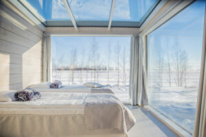 finlande kemi laponie villa de verre bord de mer hiver neige jour bai vitree toit de verre voyage o-nord