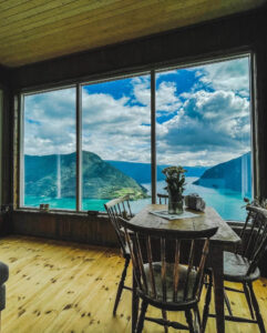 norvege hafslo sognefjord vue incroyable interieur cabane raaum montagne gard voyage o-nord