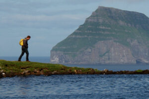 danemark feroe Suðuroy randonnee randonneur paysage mer lac voyage o-nord