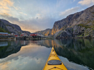 norvège lofoten nusfjord arctic resort eau paysage activités kayak rorbu montagnes voyage o-nord