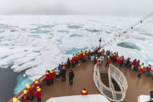 alaska beaufort mer iceberg glace bateau croisière paysage observation voyage o-nord