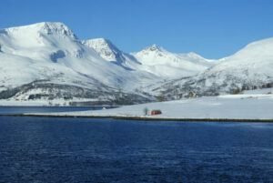 norvege hinnoya lofoten glacier ocean paysage maison pecheur neige croisière voyage o-nord