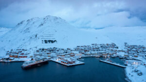 norvège honningsvag neige montagnes port bateau croisière glacier paysage voyage o-nord