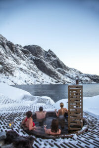 norvège lofoten nusfjord arctic resort eau paysage activités rorbu spa jacuzzi champagne niege montagnes voyage o-nord