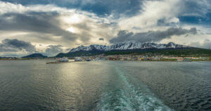 argentine ushuaia port départ croisère bateau montagnes mer paysage voyage o-nord