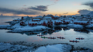 norvège svolvar kayak croisère excursion ville neige paysage observation voyage o-nord