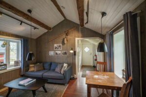 norvège lofoten chambre intérieure décoration bois rorbu maison pêcheur voyage o-nord