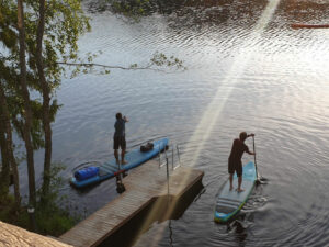 Hawkhill Cottage Resort activités paddle planche ponton nature lac bois paysage voyage o-nord