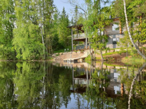 Hawkhill Cottage Resort Villa Juhani chalet nature lac bois paysage luxe voyage o-nord