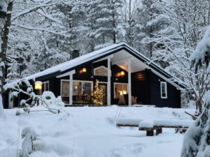 Hawkhill Cottage Resort Villa Iivari chalet nature lac bois neige paysage luxe voyage o-nord