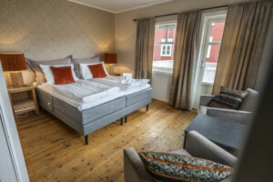 norvege balestrand fjord dragsvik fjordhotell chambre comfort parquet fauteuil voyage o-nord
