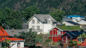 norvège lofoten svinoya rorbu stormen paysage montagnes village port pêche pilotis voyage o-nord
