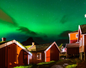 norvège lofoten reine rorbu village paysage montagnes aurore boréale nature voyage o-nord