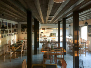 finlande lentiira bear centre observation faune sauvage ours restaurant interieur voyage o-nord