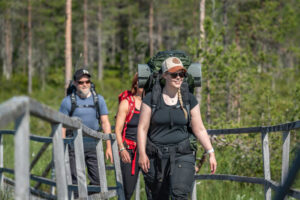 finlande laponie oulu parc national syote wild taiga nature sauvage ete randonnee randonneur pont foret sentiers voyage o-nord