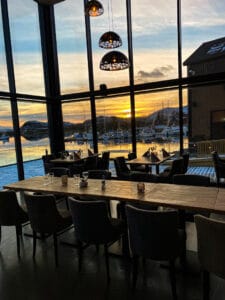 norvege vesteralen straumsjøen ringstad resort restaurant soir soleil couchant ete voyage sur mesure o-nord