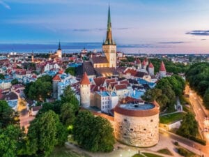 estonie tallinn vieille ville soir medevial tours eglises circuit accompagne petit groupe voyage o-nord