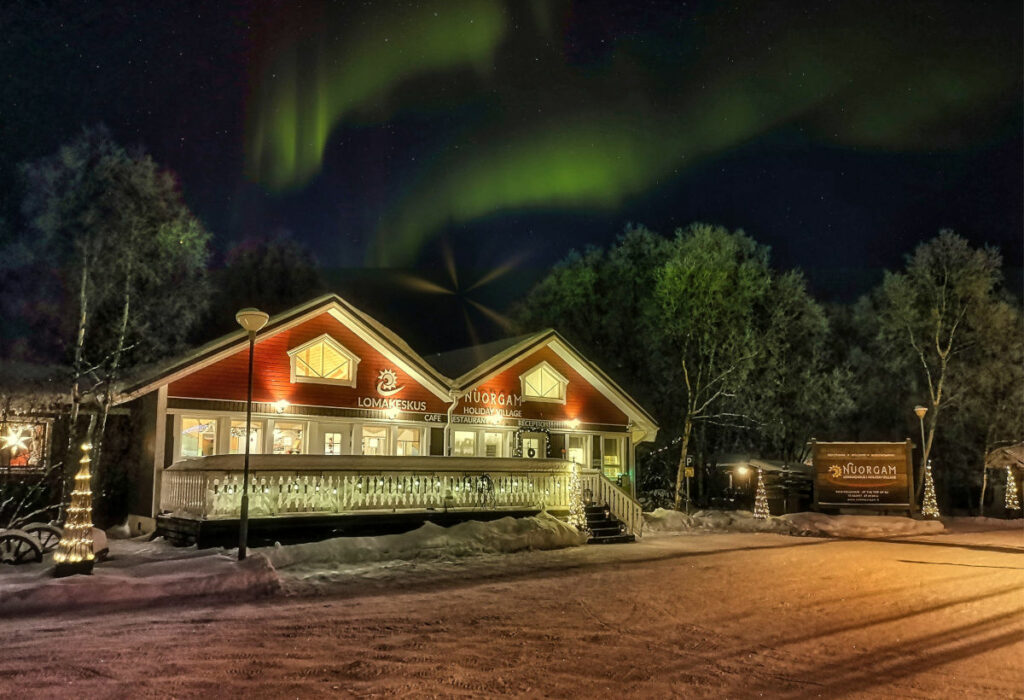 finlande laponie nuorgam batiment principal hiver aurores boreales voyage o-nord