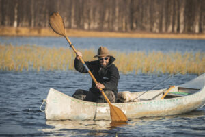 suede laponie Vilhelmina sejour pêche lac bois forêt pêcheur canoë rames voyage o-nord