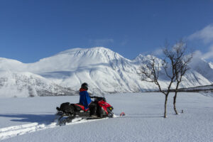 norvege laponie nord lenagen lyngen lodge experience motoneige montagnes aurores voyage o-nord