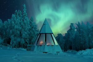 Finlande Laponie Muonio Nivunki Village hutte aurores boréales neige arbres enneigés voyage o-nord