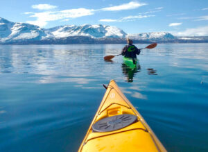 Norvège Laponie Mestervik Malangen Resort activité canoé montagnes mer voyage o-nord