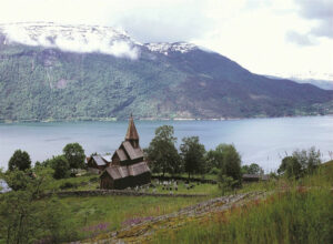 Norvège Solvorn Walaker Hotell Eglise en bois debout fjord voyage o-nord