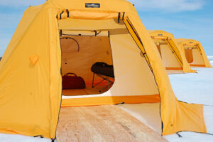 Canada Nunavut Pond Inlet Arctic Kingdom Tente Campement Banquise Glace voyage o-nord