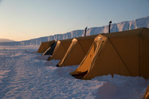 Canada Nunavut Qikiqtarjuaq Arctic Kingdom Neige Camp Tentes voyage o-nord