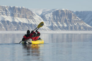 Canada Nunavut Pond Inlet Arctic Kingdom Banquise Kayak Neige Glace Montagne voyage o-nord