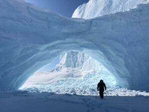 Canada Nunavut Qikiqtarjuaq Arctic Kingdom Printemps Arche de Glace Iceberg voyage o-nord