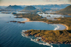 Canada Colombie Britannique Île de Vancouver Discover Canada Tours Tofino Réserve du Parc National Pacific Rim Montagnes Forêts Océan Coucher de Soleil voyage o-nord