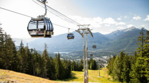 Canada Colombie Britannique Whistler Discover Canada Tours Montagnes Forêt Remontée Mécanique Télécabine Station de Ski voyage o-nord