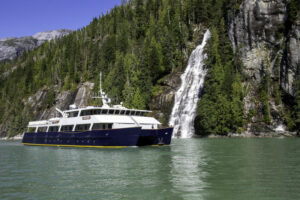 Canada Colombie Britannique Maple Leaf Adventures Cascadia Croisière Bateau Catamaran Cascade Montagnes Forêt voyage o-nord