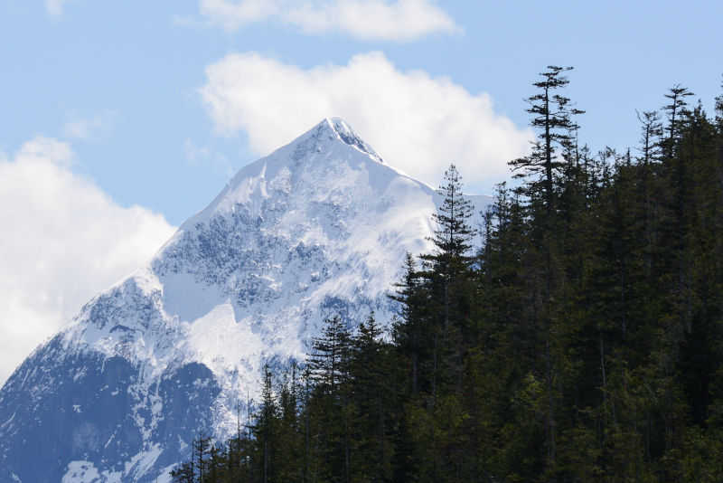 Canada Colombie Britannique Desolution Sound Maple Leaf Adventures Montagnes Neige Forêt Nuages voyage o-nord