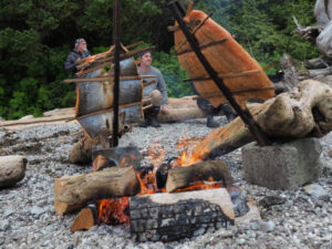 Canada Colombie Britannique Maple Leaf Adventures Vancouver Island Saumon Feu de camp Cuisson Traditionnelle voyage o-nord