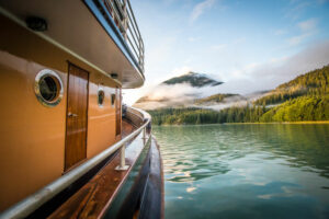 États-Unis Alaska Maple Leaf Adventures Croisière Swell Pont Mer Océan Nature Montagnes Brouillard voyage o-nord