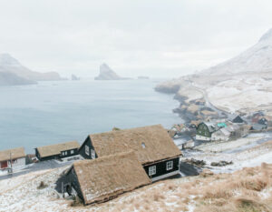 Danemark Féroé archipel hiver montagnes majestueuses hiver découverte guide falaises abruptes sommets enneigés Bøur Tindhólmur Gáshólmur voyage o-nord