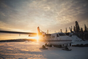 Canada Northwest Territories YellowKnife Blachford Lodge avion neige forêt soleil