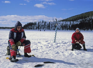 Finlande Laponie Ivalo Saariselkä Kakslauttanen Arctic Resort pêche blanche voyages o-nord