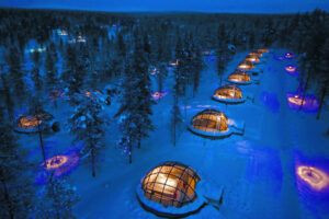Finlande Laponie Ivalo Saariselkä Kakslauttanen Arctic Resort igloos de verre neige hiver arbres voyages o-nord